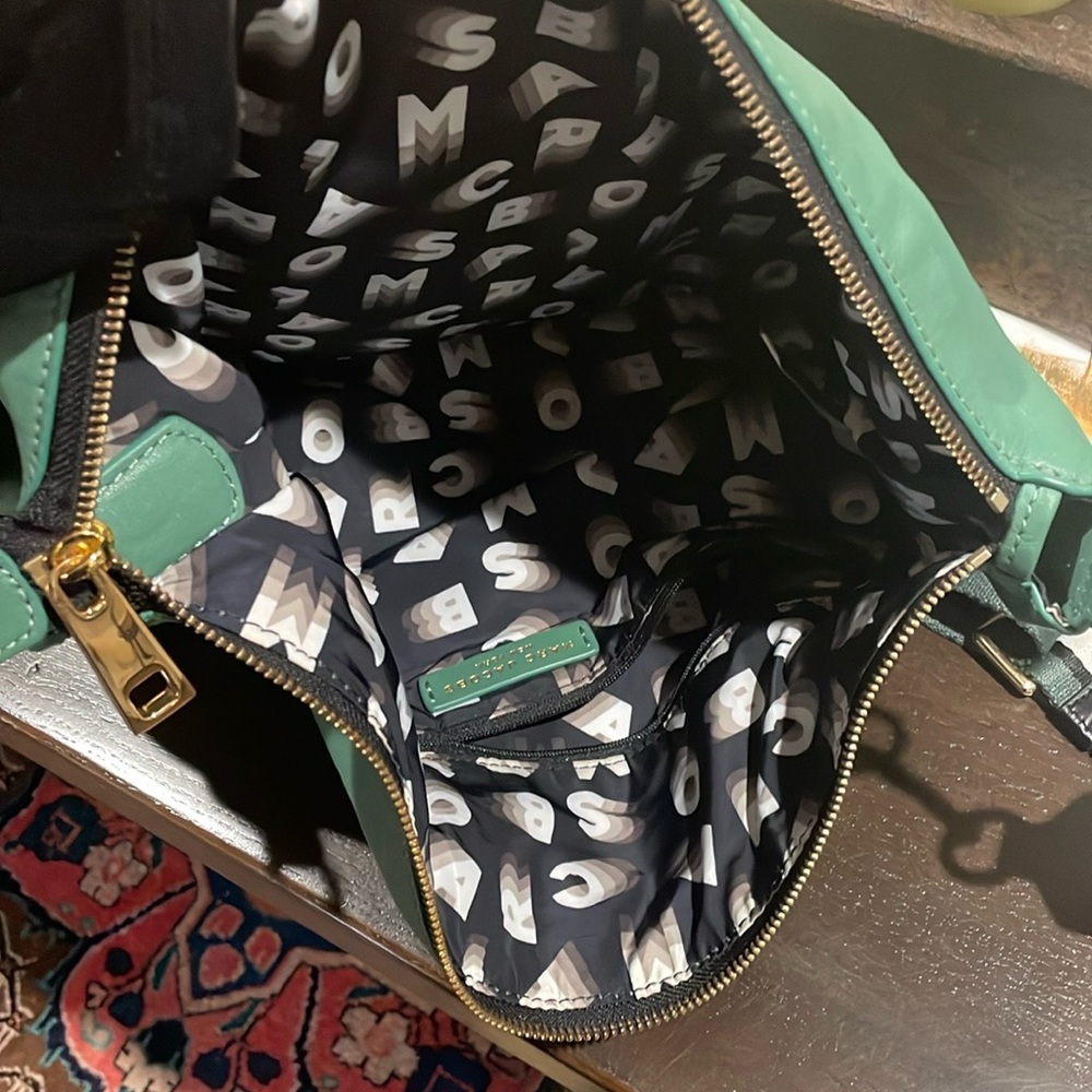 🥳🎉HOST PICK🎉🥳Gorgeous Marc Jacob’s leather bag - Picture 9 of 12